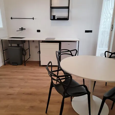 Station 1 アパート バーリ